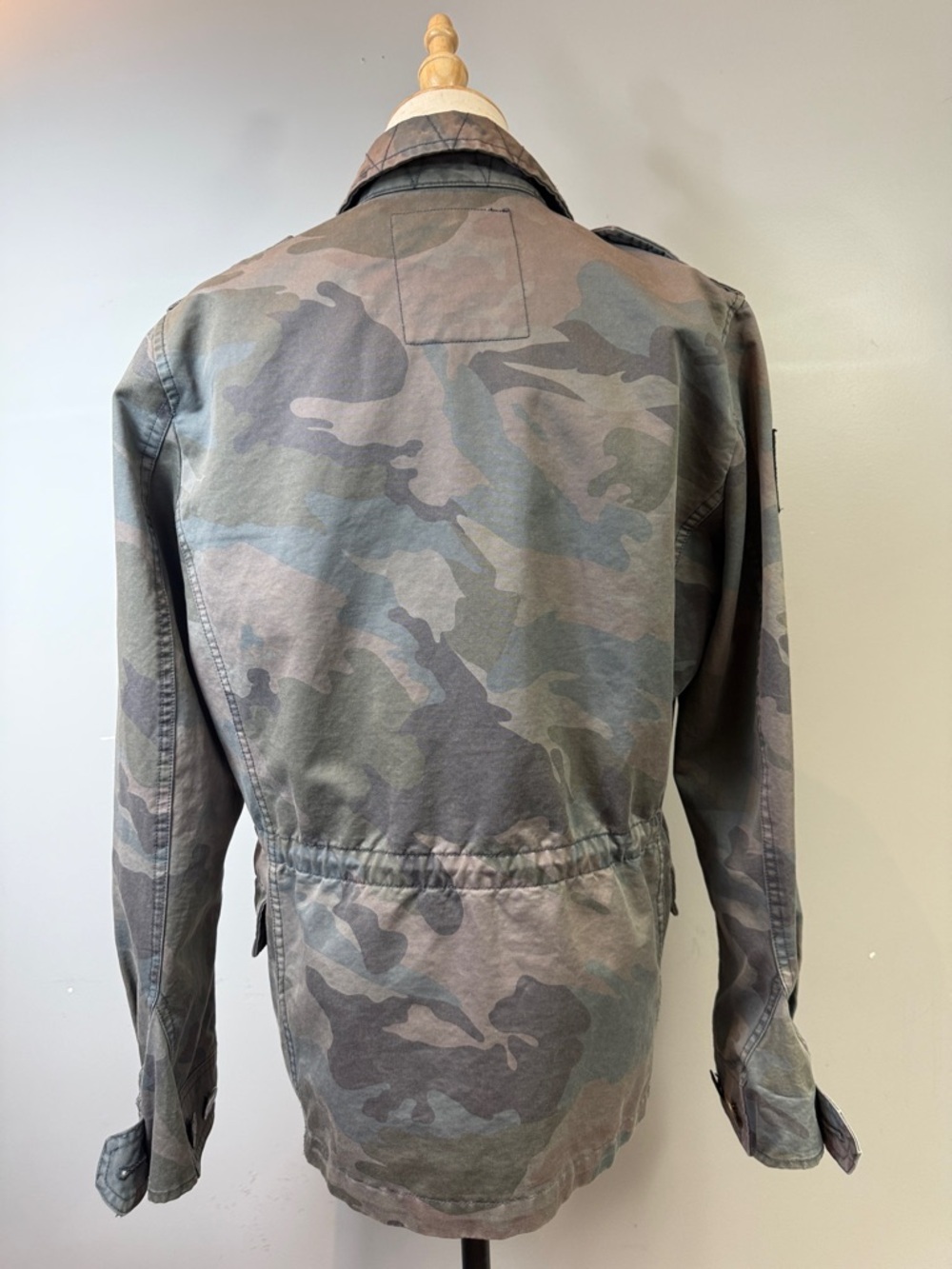 Camo Utility Jacket – Size M – Military Style Lightweight Jacket - Picture 4 of 13